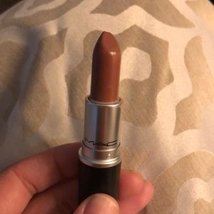 MAC Lustre Lipstick in shade Hug Me